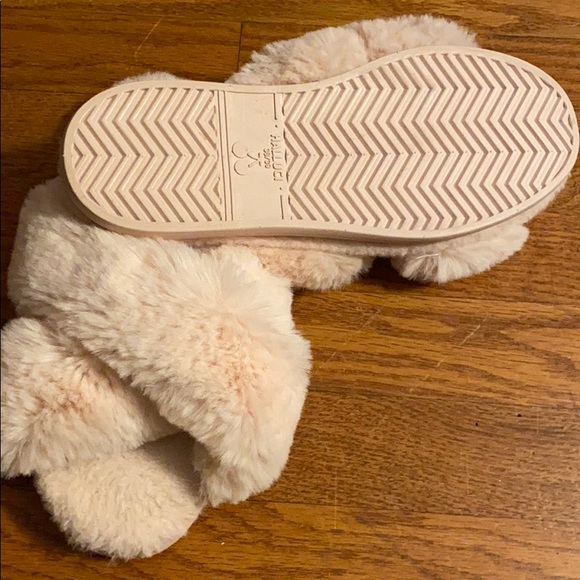 Slippers - Picture 3 of 5